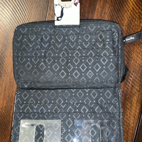 Vera Bradley RFID Turnlock Wallet cotton - Playful Penguin - Picture 5 of 6